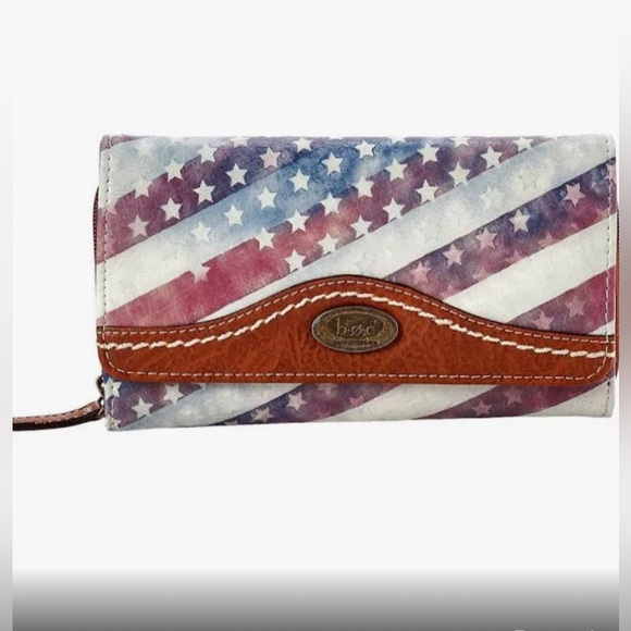 B.O.C. Women's Old Glory‎ American Flag saddle Patriotic Stars & Stripes wallet - Picture 1 of 4